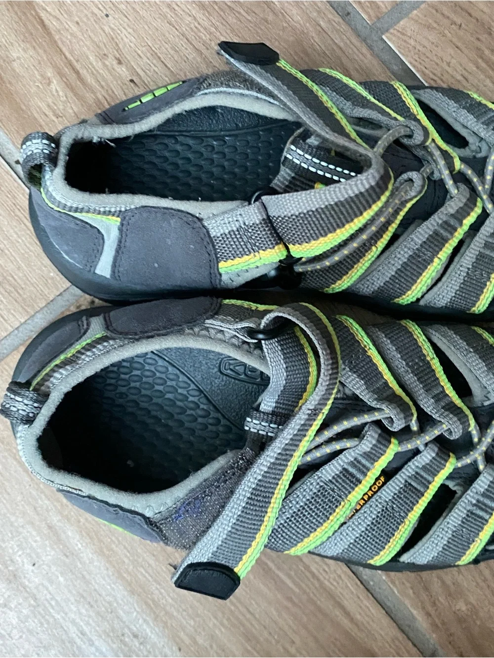 Keen Newport H2 kids’ green and grey waterproof hiking sandals size US 2